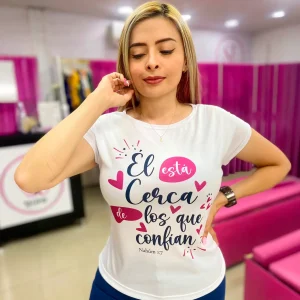 Camiseta El está cerca de los que confían